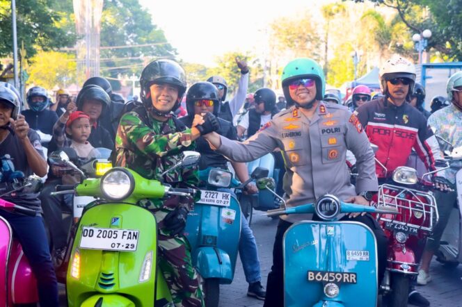 
					Ratusan Motor Dari Komunitas Vespa Sidrap Pawai Jelang Hari Ulang Tahun Republik Indonesia Ke-79