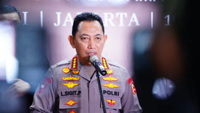 
					Kapolri:, Personel Gabungan Polri-TNI Amankan 61 Ribu Lokasi Ibadah dan Rekreasi Saat Natal-Tahun Baru