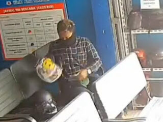 Aksi Pencurian Helm di Rappocini Terekam CCTV, Helm KYT Retro Raib dalam Hitungan Detik