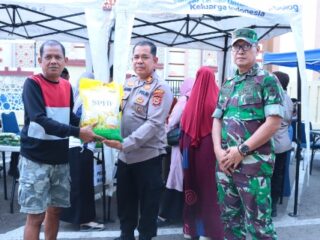 Gelar Pasar Murah, Polres Sidrap Diserbu Warga